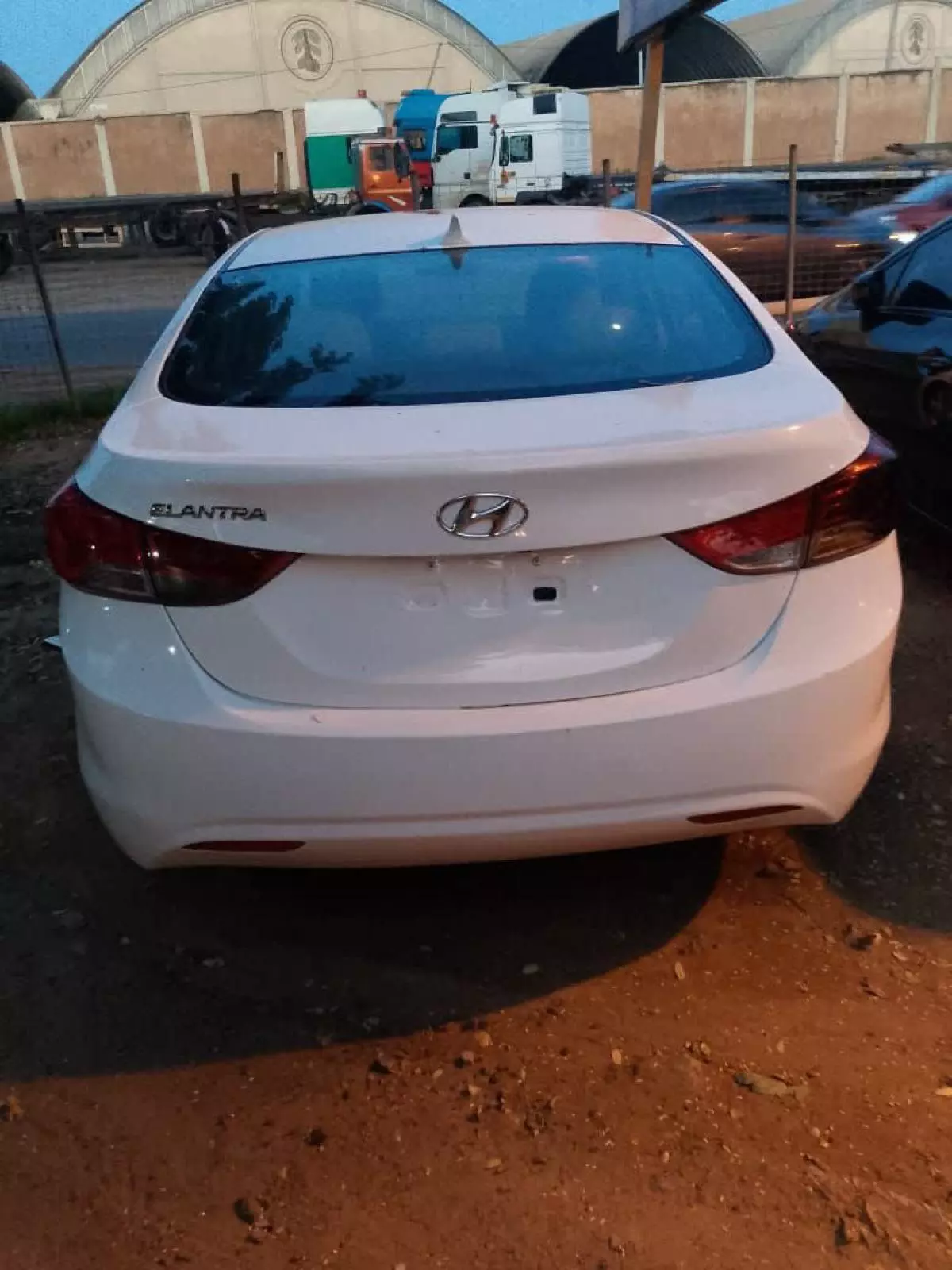 Hyundai Elantra   - 2013