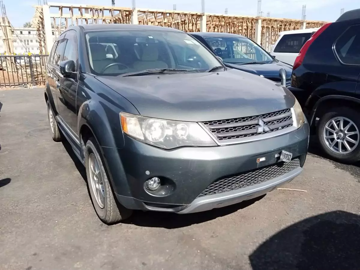 Mitsubishi OUTLANDER   - 2009