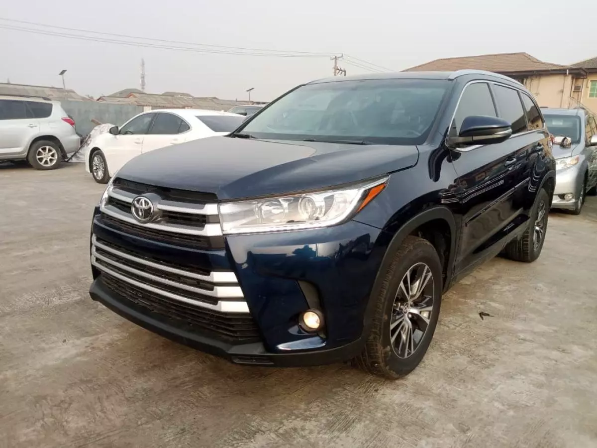 Toyota Highlander   - 2016