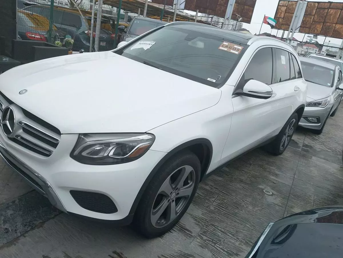 Mercedes-Benz GLC 300   - 2017