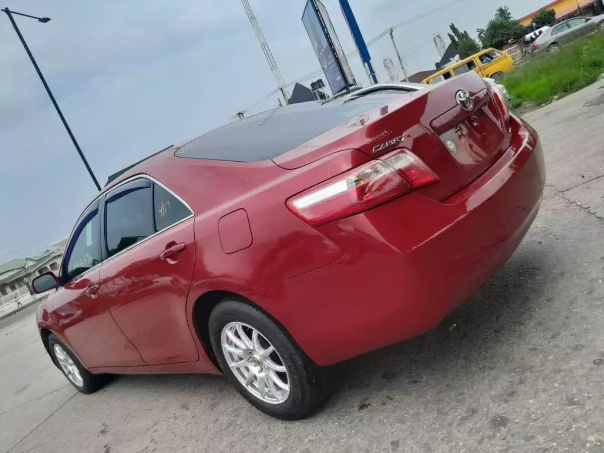 Toyota Camry   - 2009