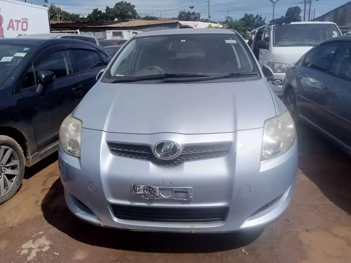 Toyota Auris   - 2010