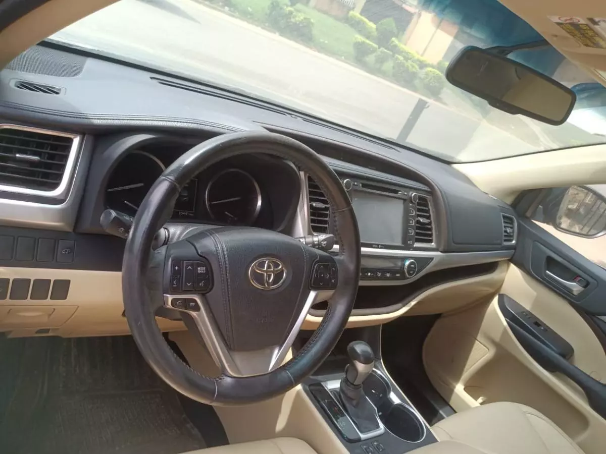 Toyota Highlander   - 2015