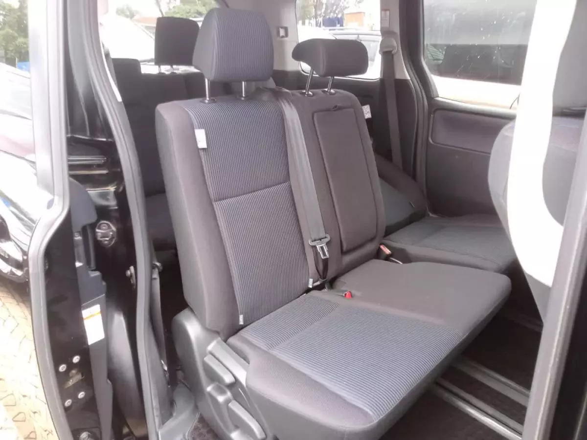 Toyota Noah - 2016