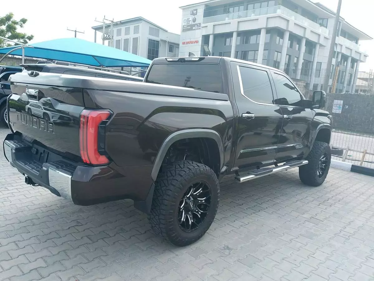 Toyota Tundra   - 2022