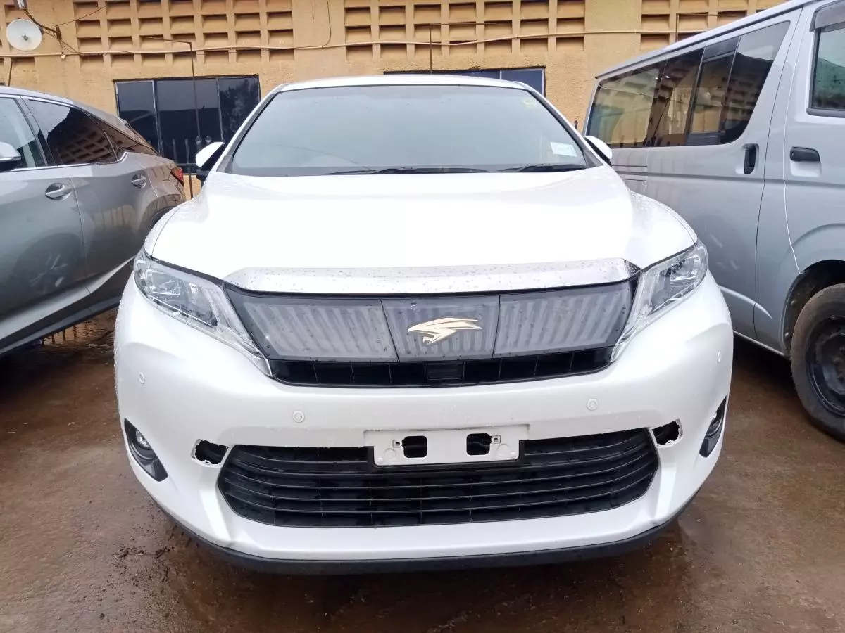 Toyota Harrier hybrid    - 2016