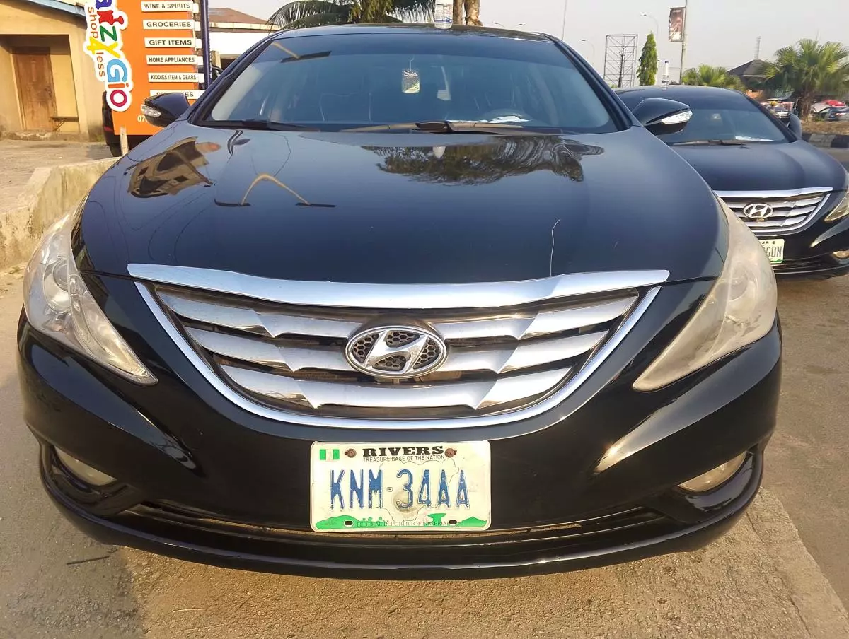 Hyundai Sonata   - 2012