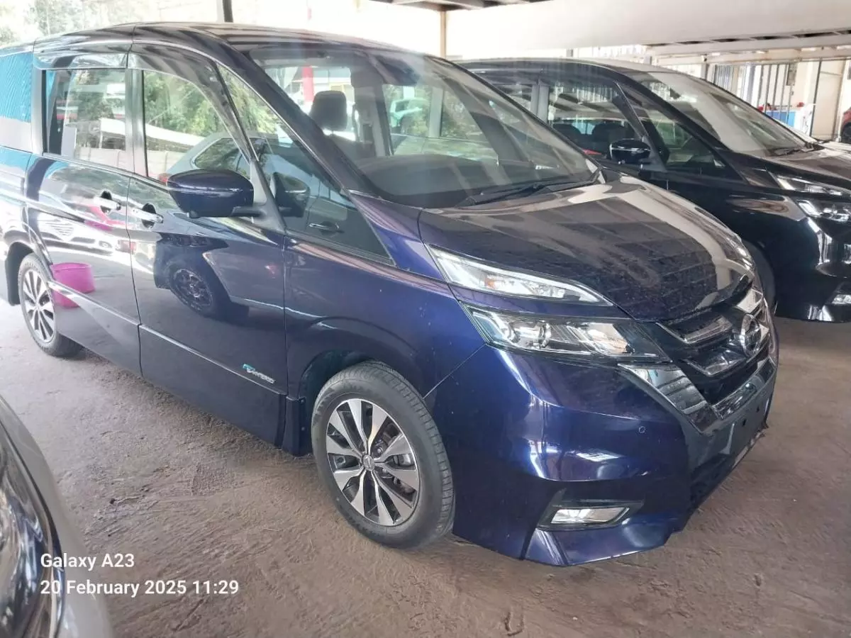 Nissan Serena Hybrid    - 2017