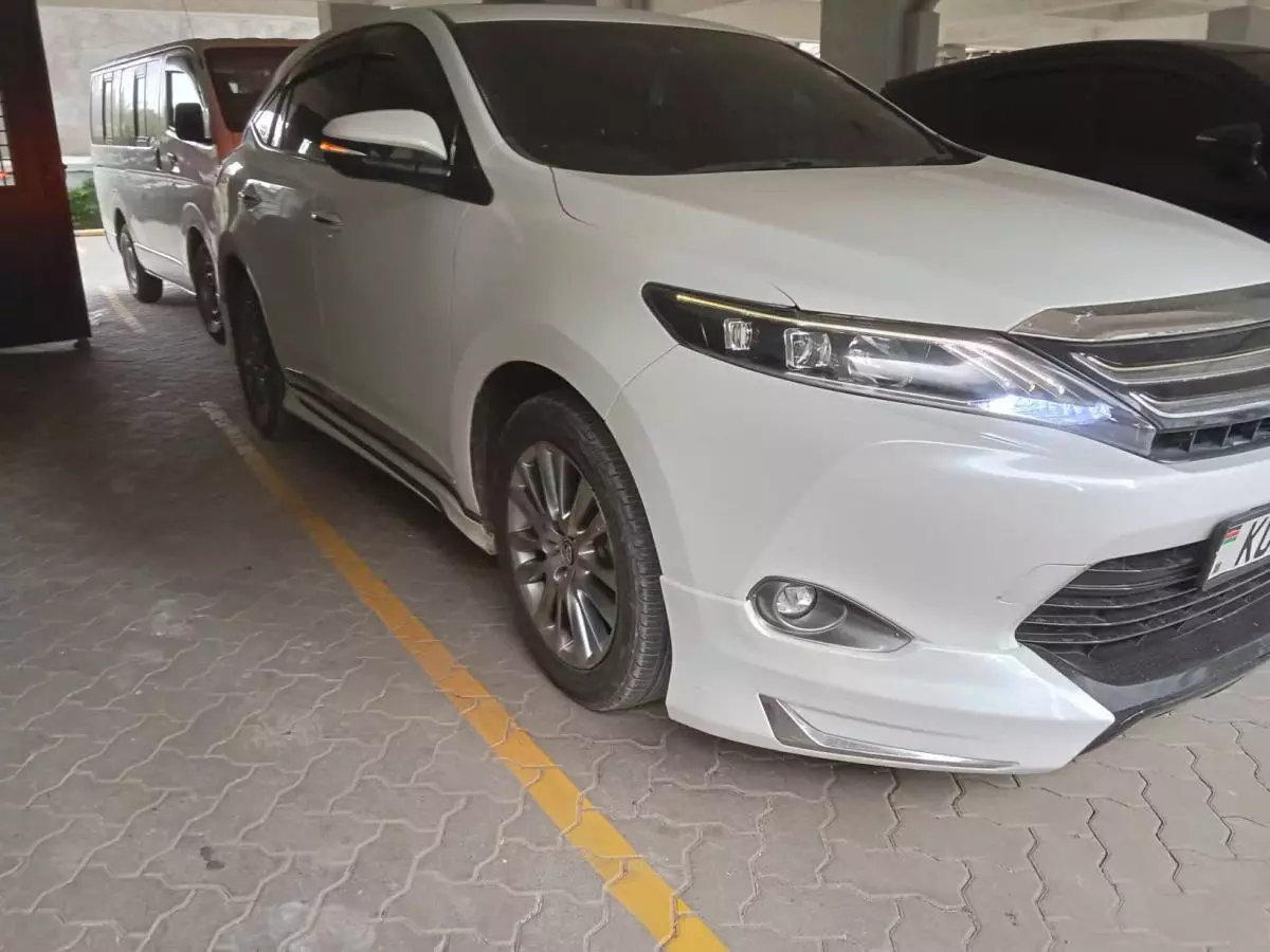 Toyota Harrier   - 2014