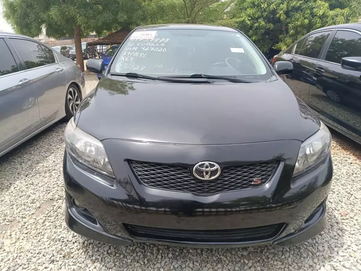 Toyota Corolla   - 2010