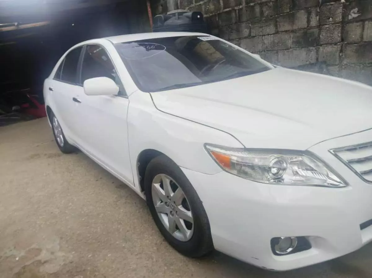 Toyota Camry   - 2010