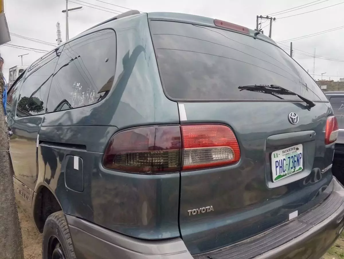 Toyota Sienna   - 2003