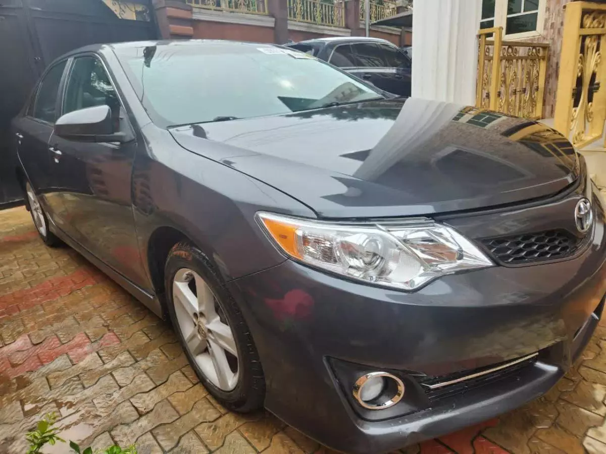 Toyota Camry   - 2013