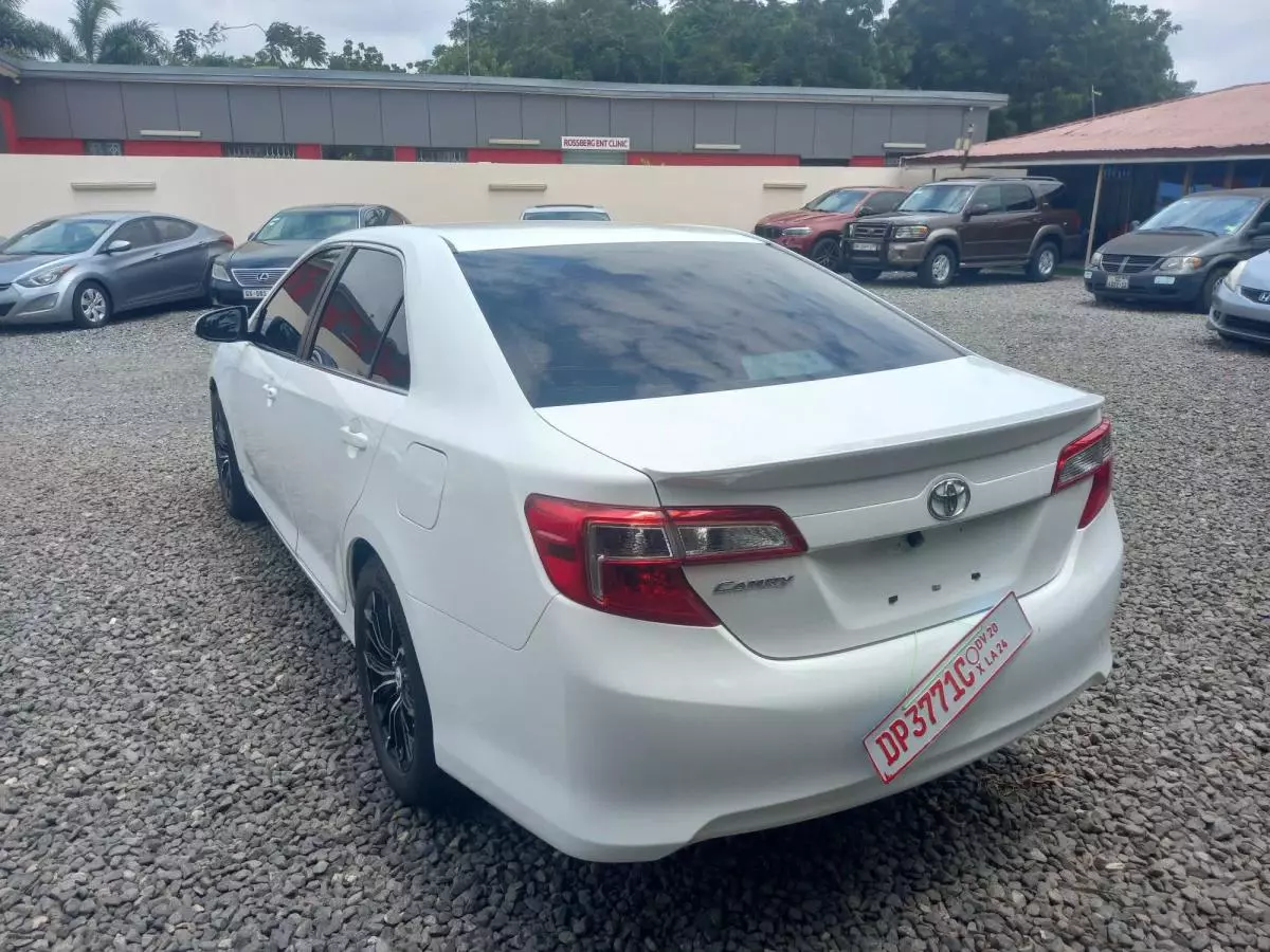 Toyota Camry   - 2014