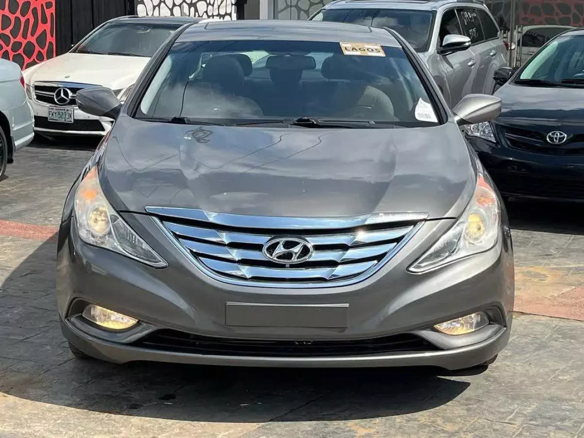 Hyundai Sonata   - 2013