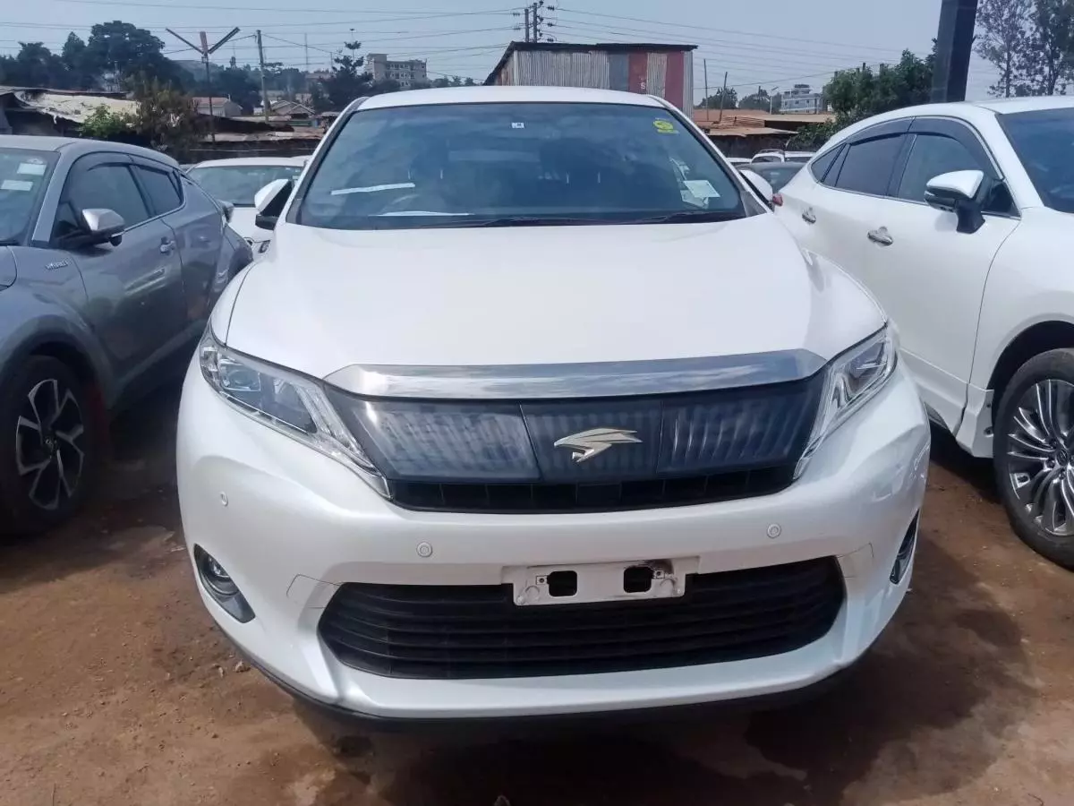 Toyota Harrier   - 2016