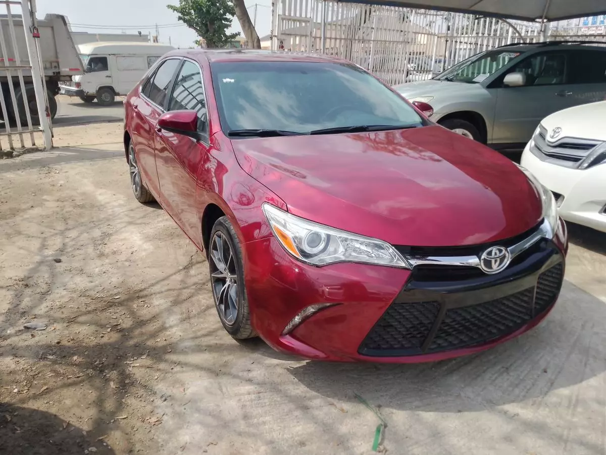 Toyota Camry   - 2016