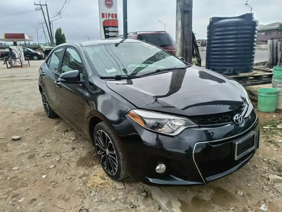 Toyota Corolla   - 2015