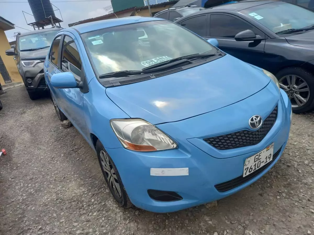 Toyota Yaris   - 2011