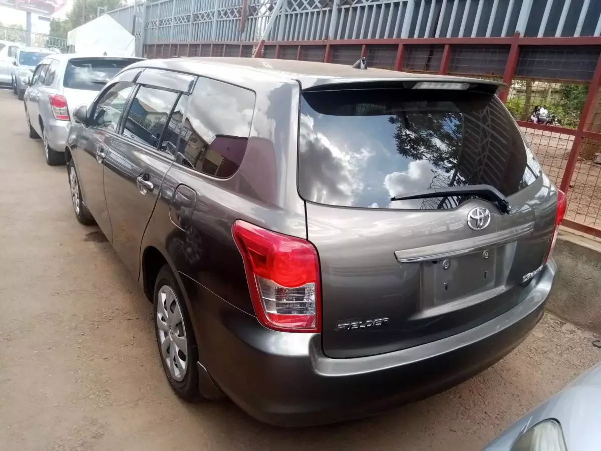 Toyota Fielder    - 2009