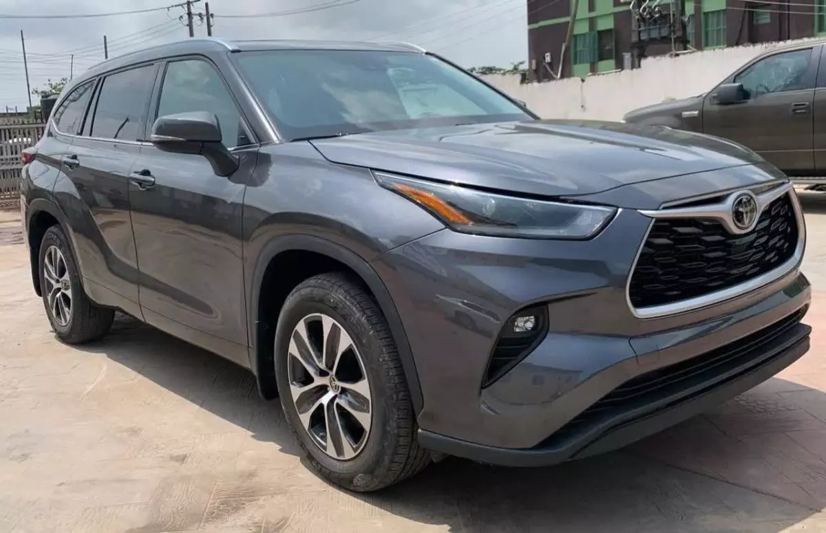 Toyota Highlander   - 2021