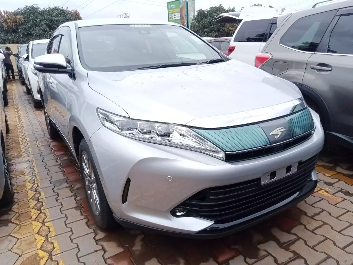 Toyota Harrier   - 2016