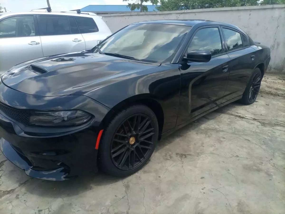 Dodge Charger   - 2011