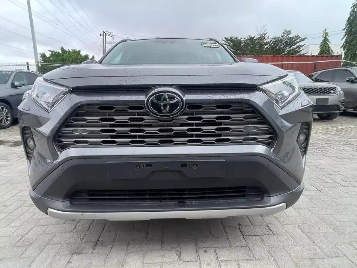 Toyota RAV 4   - 2019