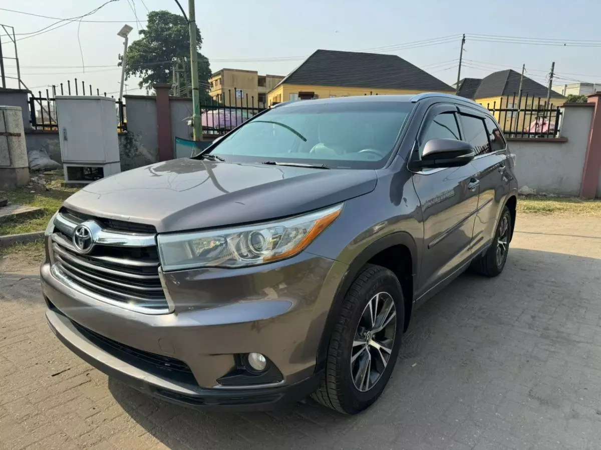 Toyota Highlander   - 2016