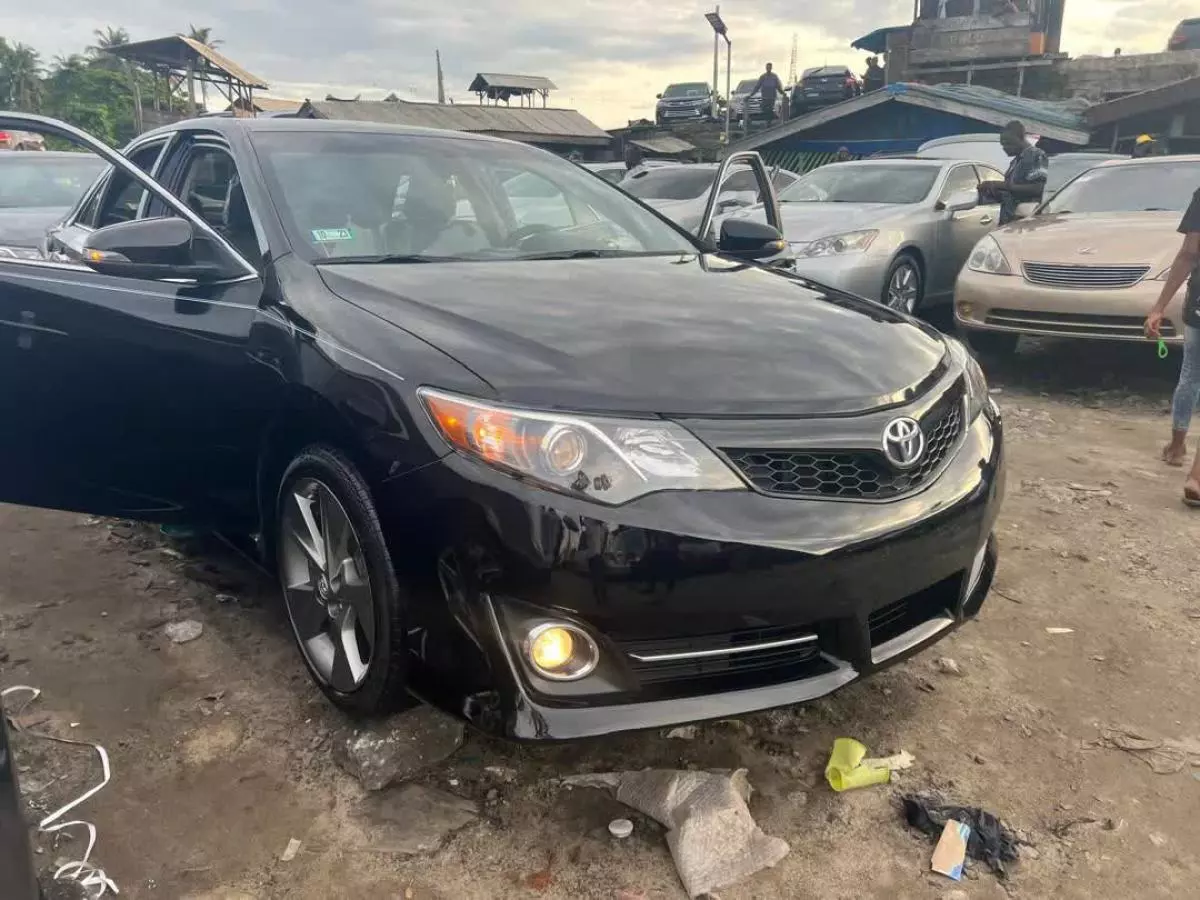 Toyota Camry   - 2013