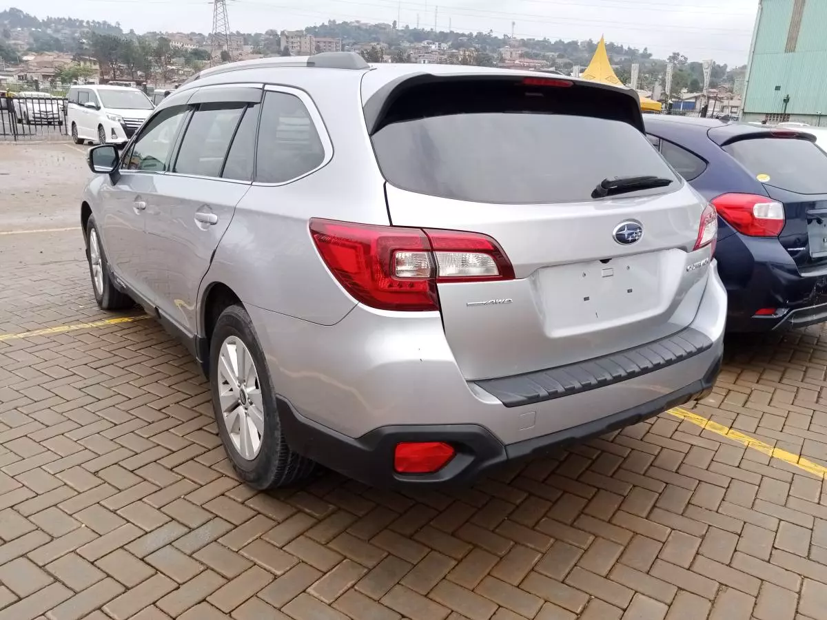 Subaru Outback   - 2015