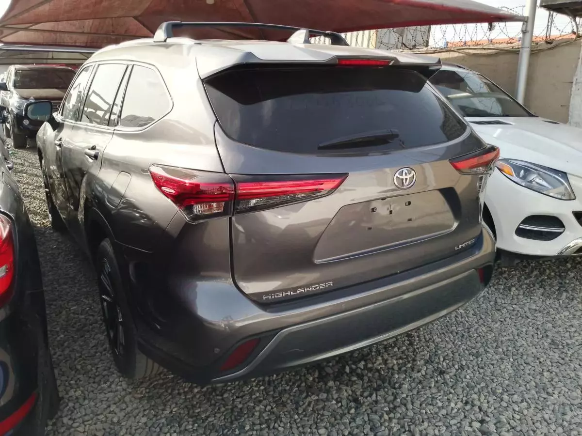 Toyota Highlander   - 2021