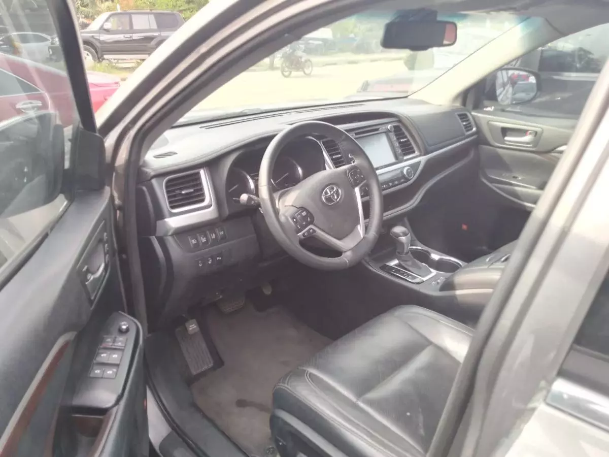 Toyota Highlander   - 2014