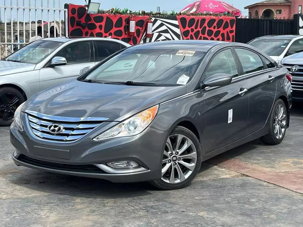 Hyundai Sonata   - 2013