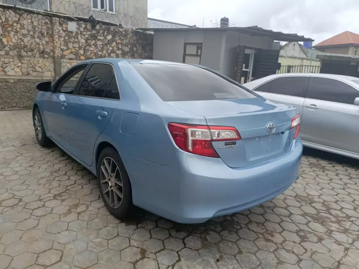 Toyota Camry   - 2014