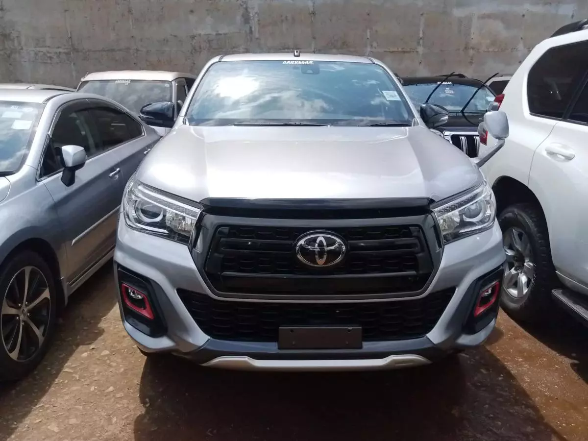 Toyota Hilux   - 2019