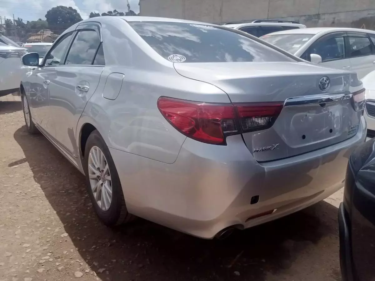 Toyota Mark X   - 2012