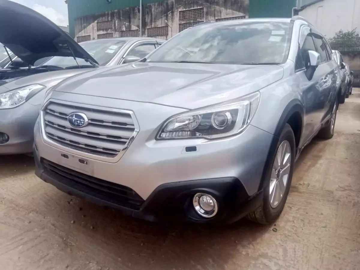 Subaru Outback   - 2015