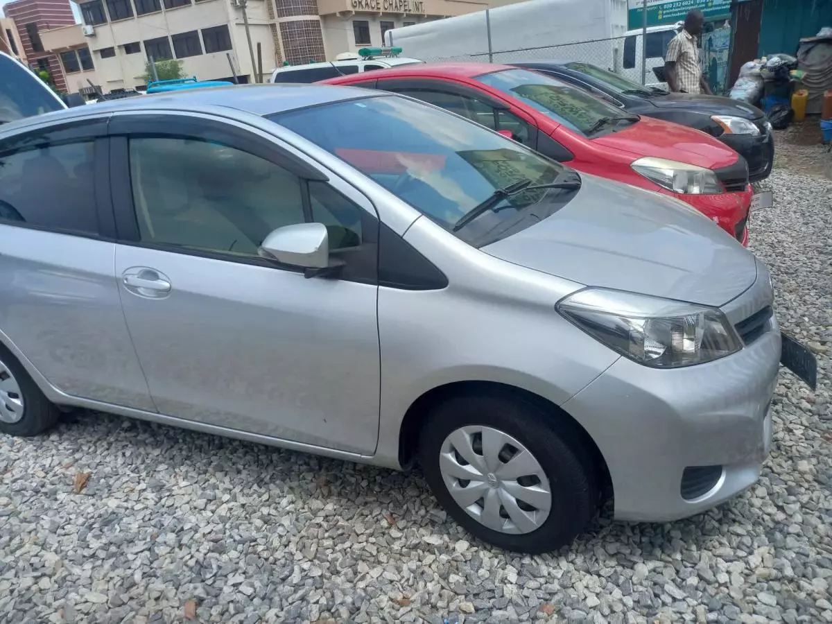 Toyota Vitz   - 2012