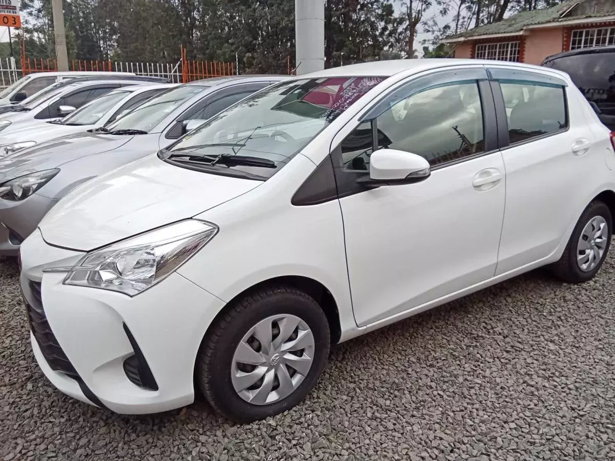 Toyota Vitz   - 2017