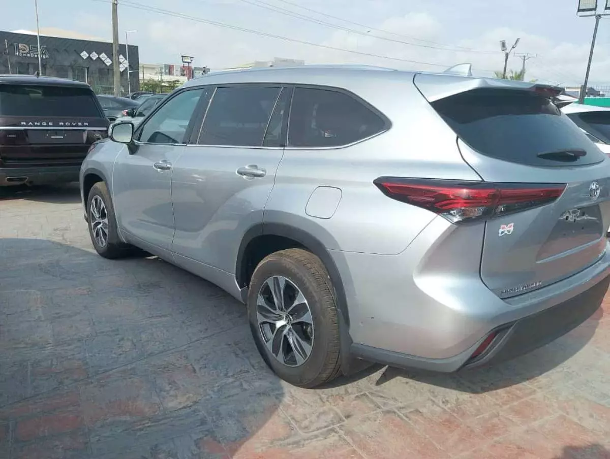 Toyota Highlander   - 2020