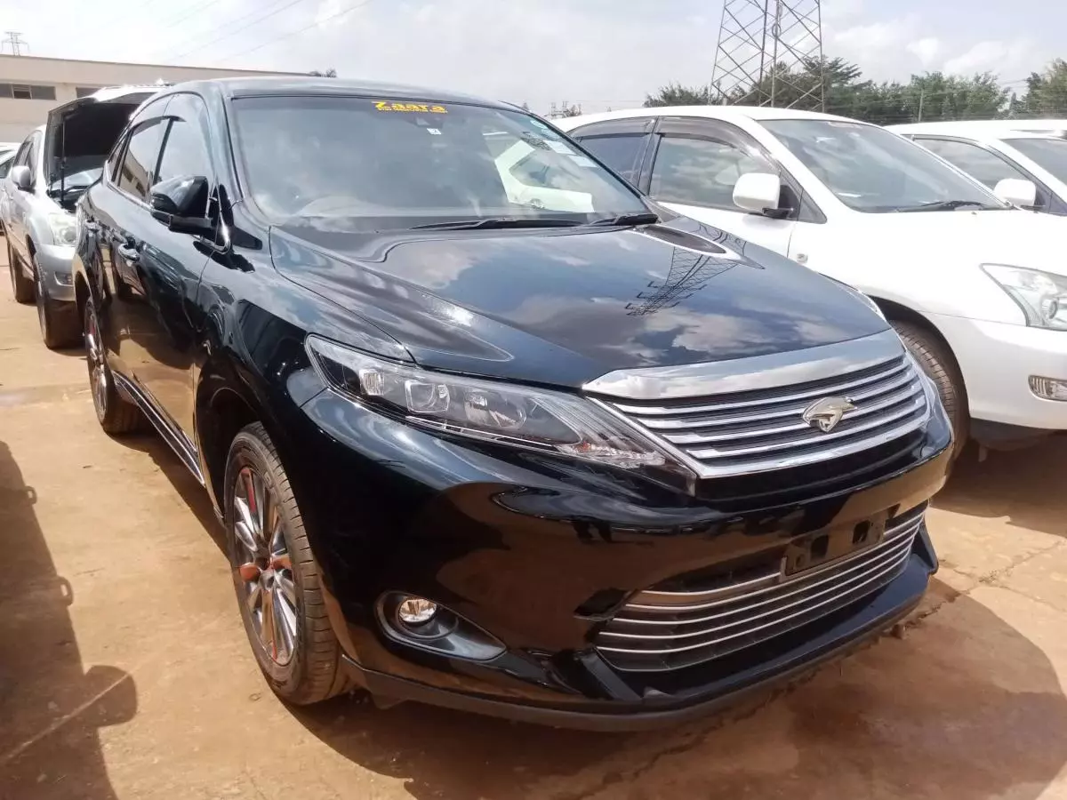 Toyota Harrier   - 2016