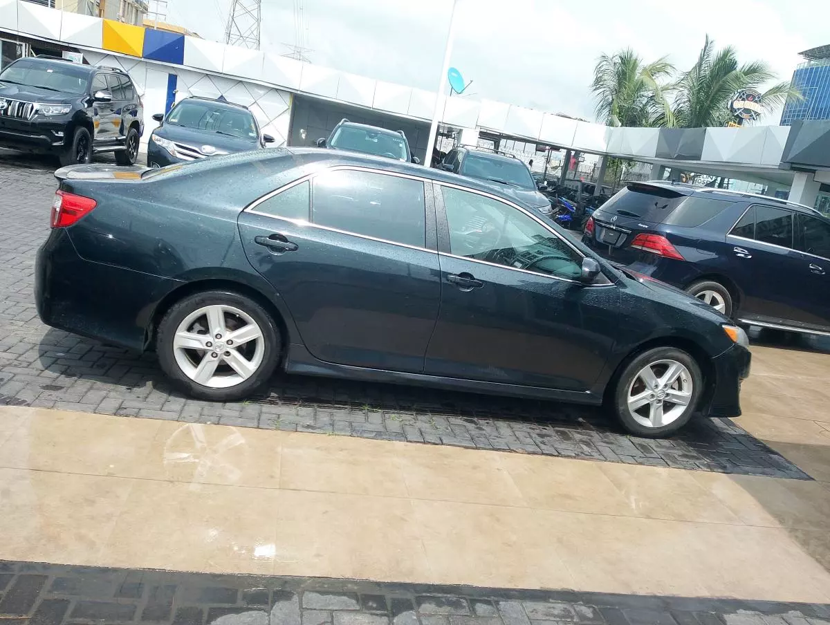 Toyota Camry   - 2014