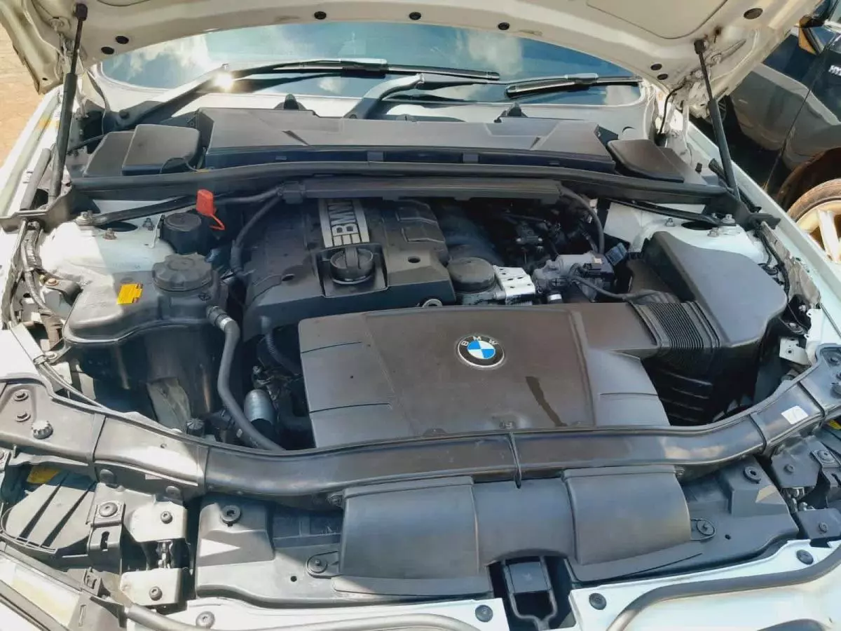 BMW 320i   - 2012