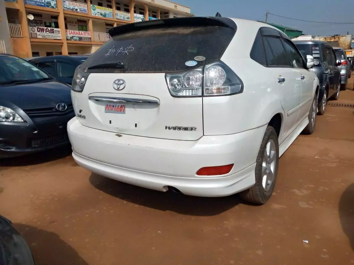 Toyota Harrier - 2010