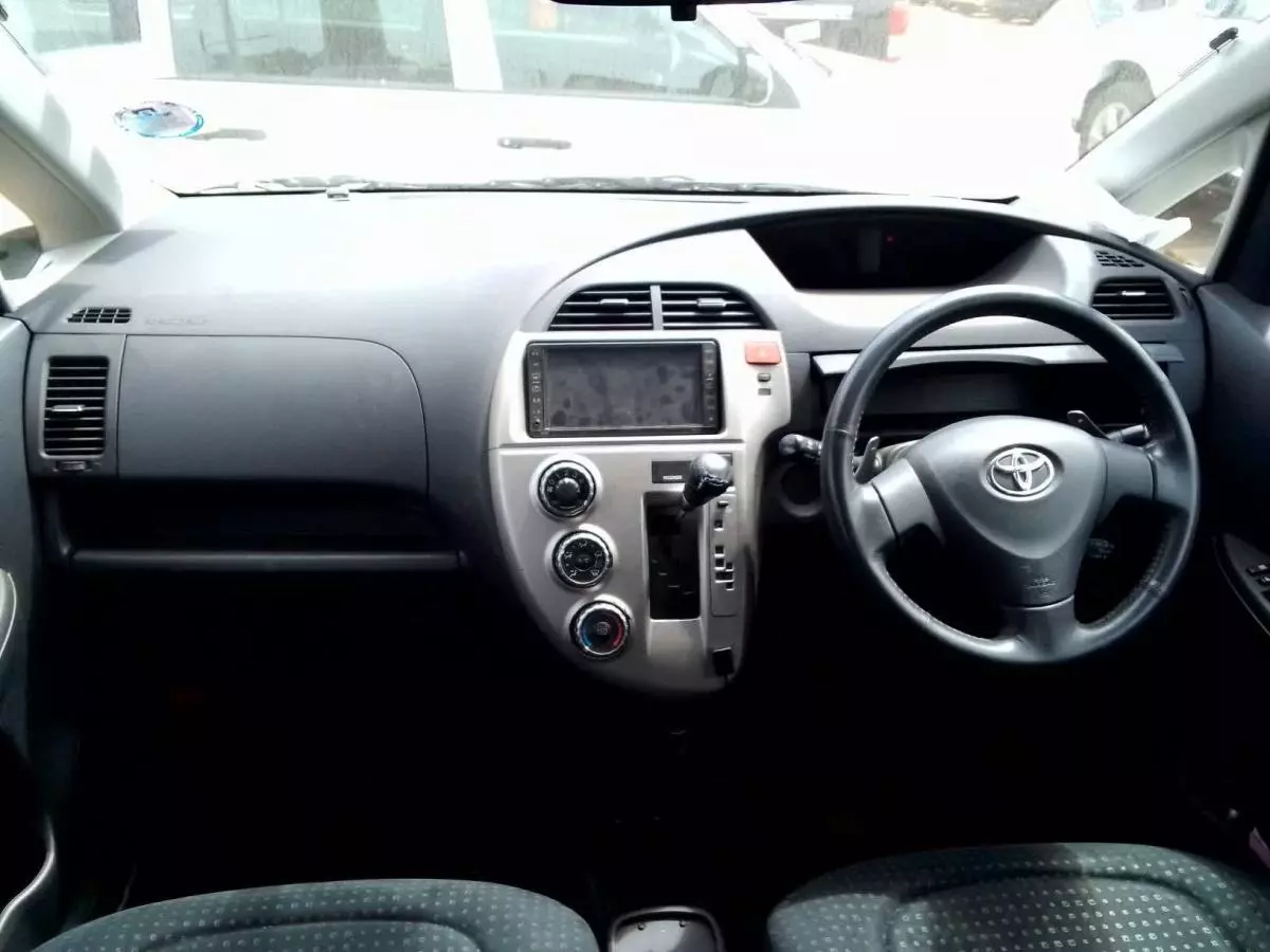 Toyota Ractis - 2009