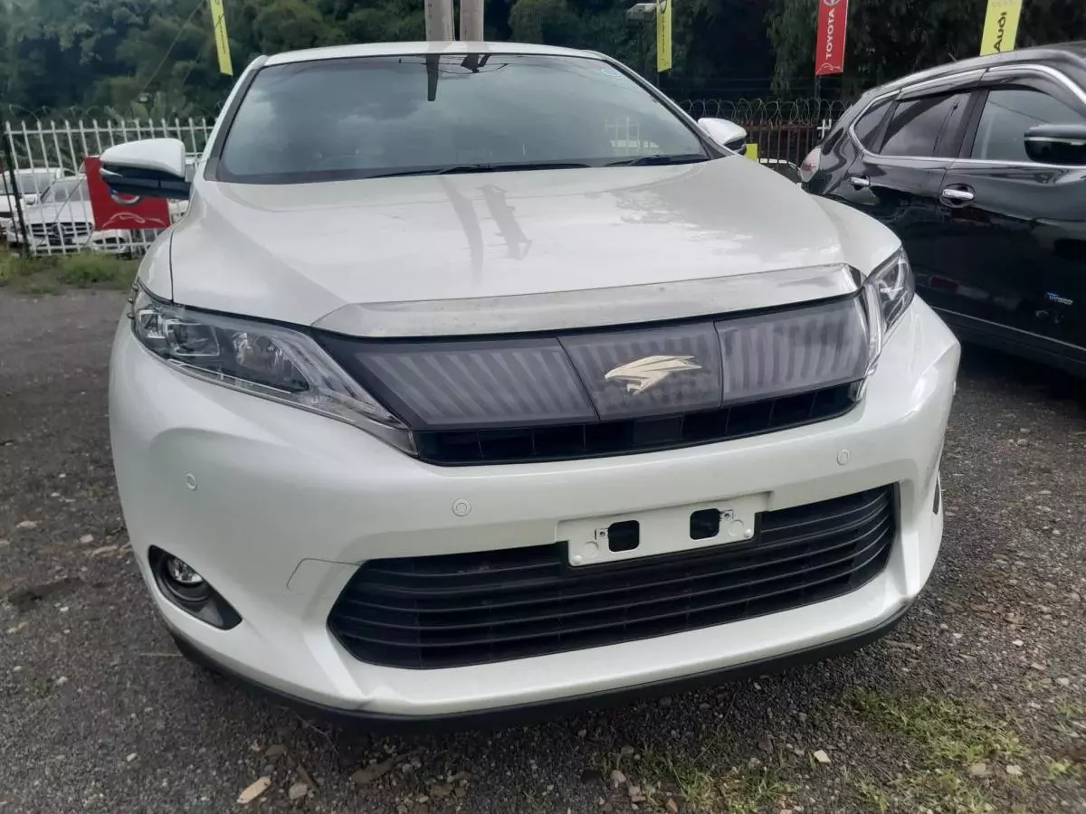 Toyota Harrier hybrid    - 2016
