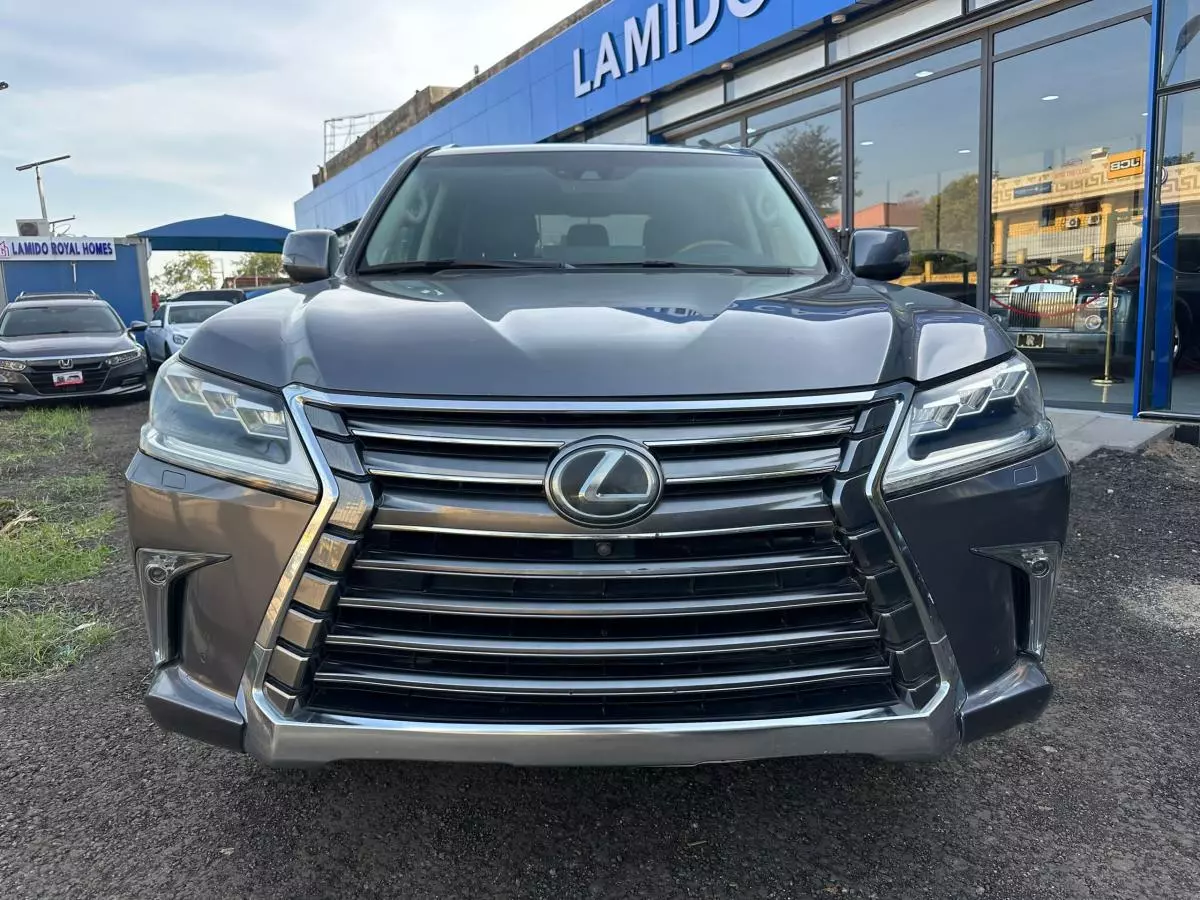 Lexus LX 570   - 2017