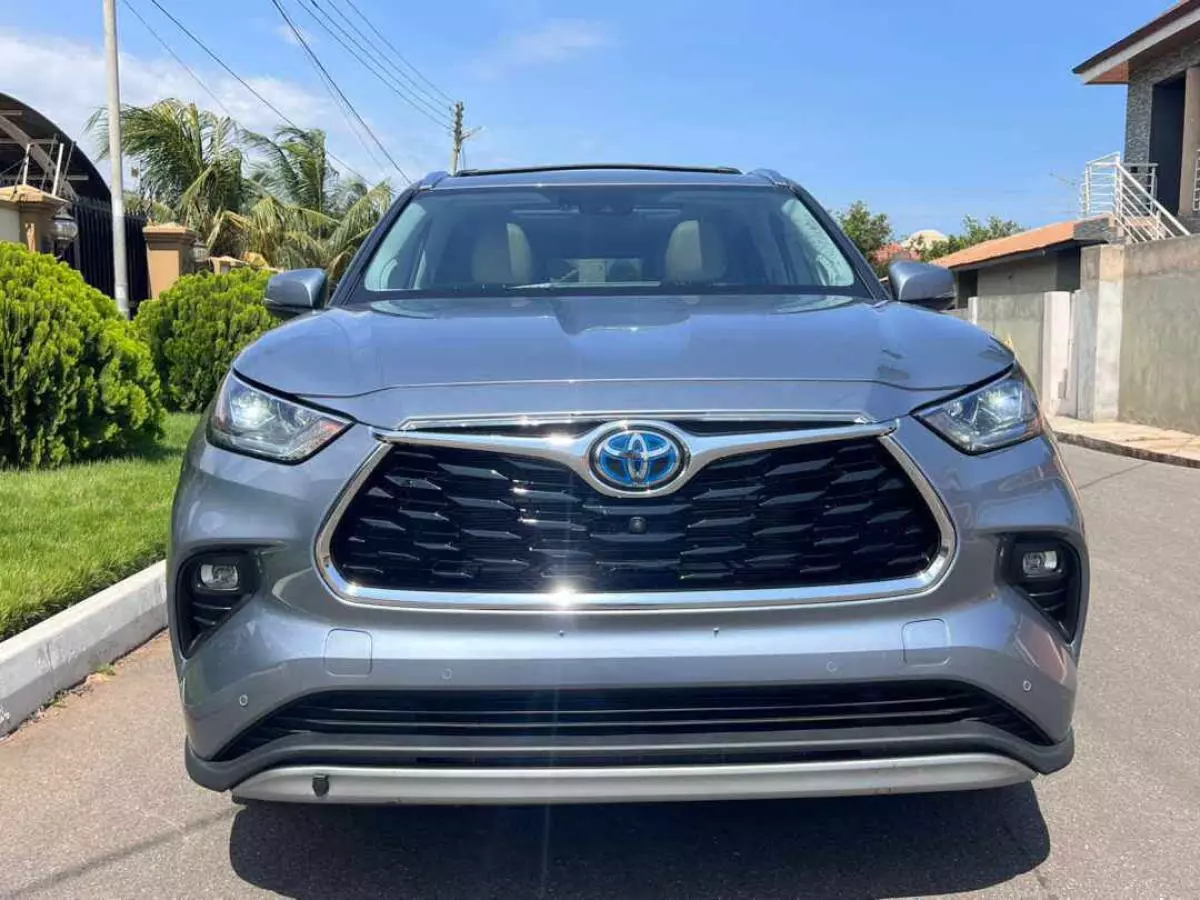 Toyota Highlander   - 2021