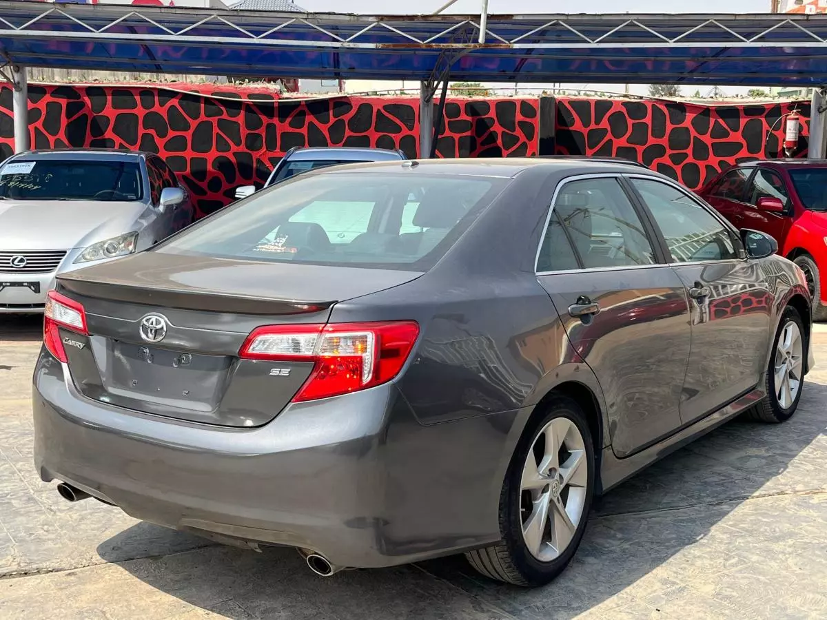 Toyota Camry   - 2014